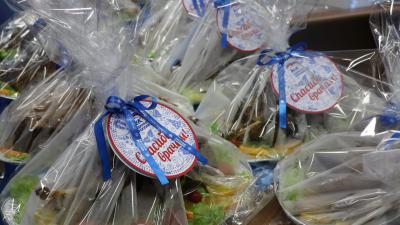 Рязанским медикам, которые дежурят в новогоднюю ночь, передали праздничное угощение